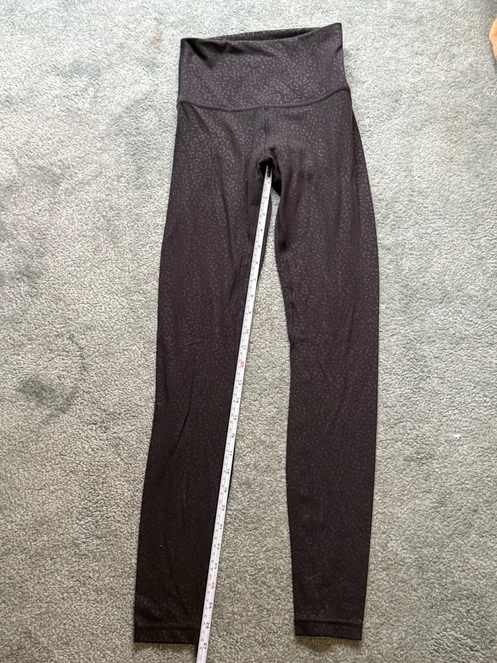 Lululemon black leggings with subtle leopard pattern XS